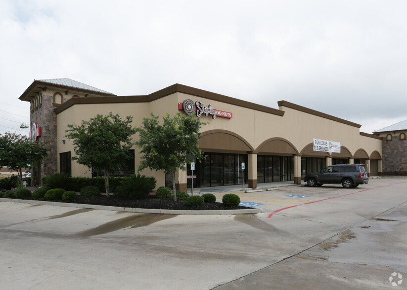 More Photos Of 9517 W Broadway St, Pearland Freestanding For Lease