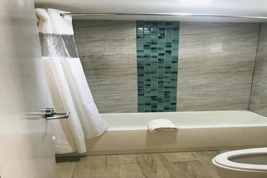 More Photos Of 1320 Cleveland St, Clearwater Hotel For Sale