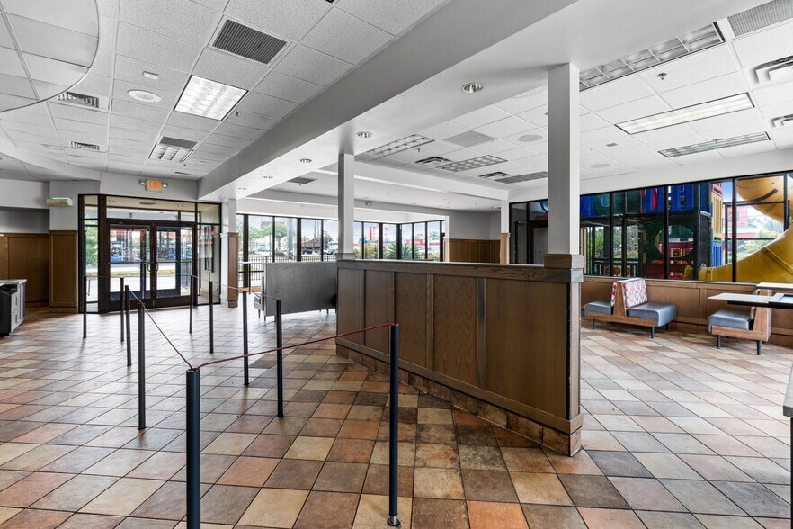 More Photos Of 1197 Lakes Blvd, Lake Park Fast Food For Lease