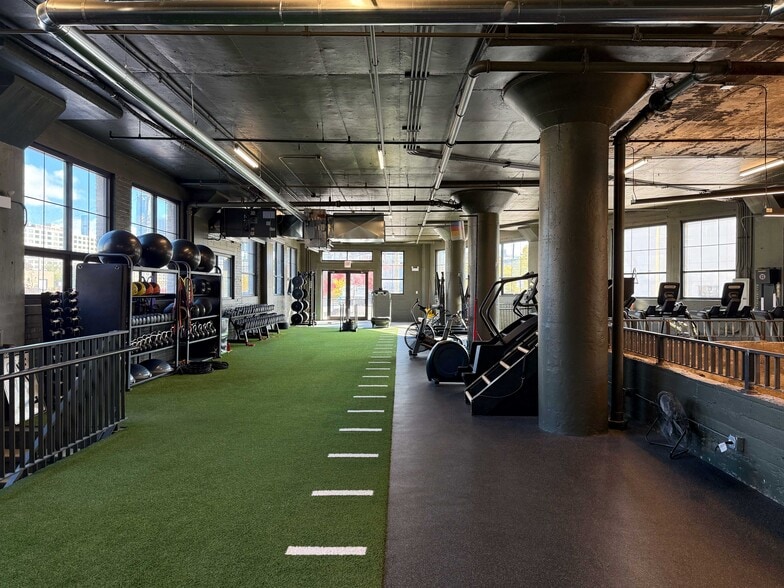 More Photos Of 1001 N North Branch St, Chicago Flex For Lease