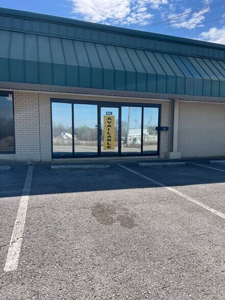 More Photos Of 1122-1126 Brinkley Ave, Murfreesboro Storefront For Lease