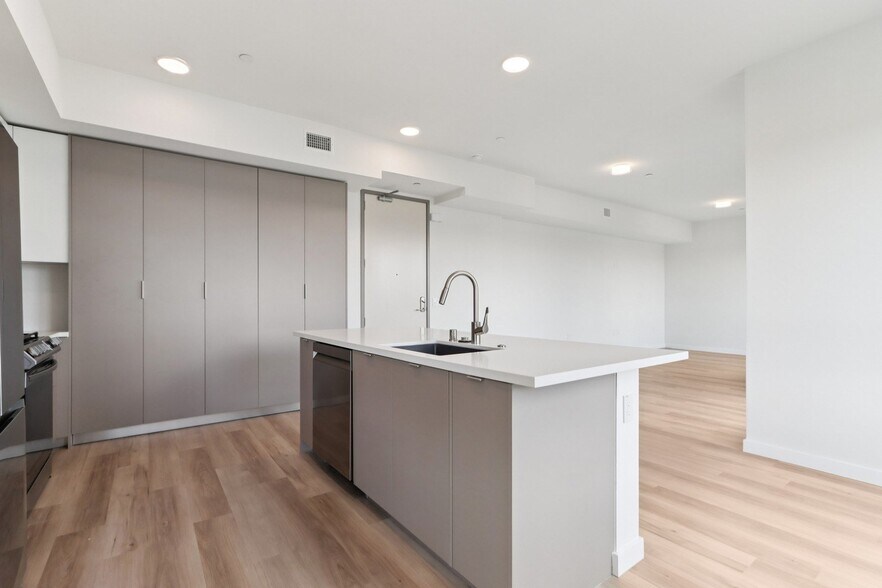 More Photos Of 9900 Venice Blvd, Culver City Apartments For Lease