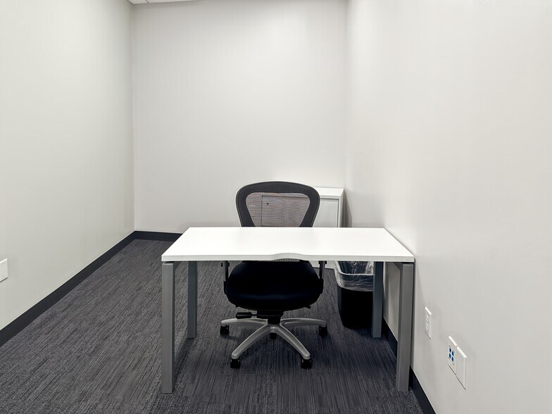 More Photos Of 201 St. Charles Ave, New Orleans Coworking Space