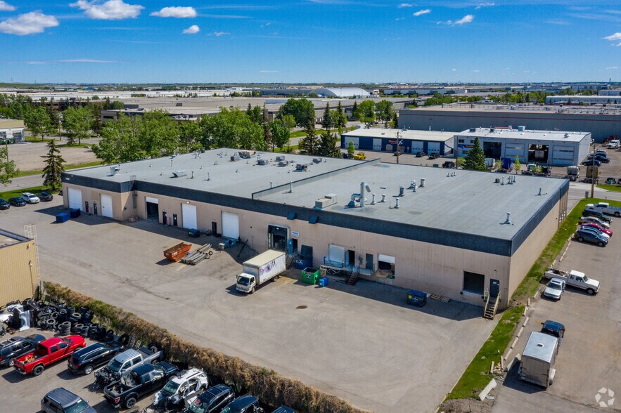 More Photos Of 4427 72nd Ave SE, Calgary Manufacturing For Sale