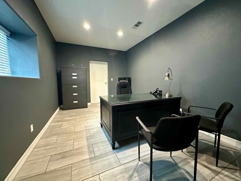 More Photos Of 8351 Bryant Dr, Silsbee Warehouse For Sale