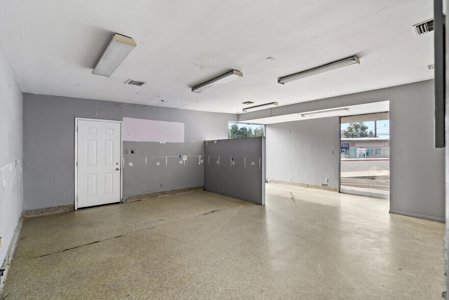 More Photos Of 2329-2335 W Sequoia Ave, Anaheim General Retail For Sale