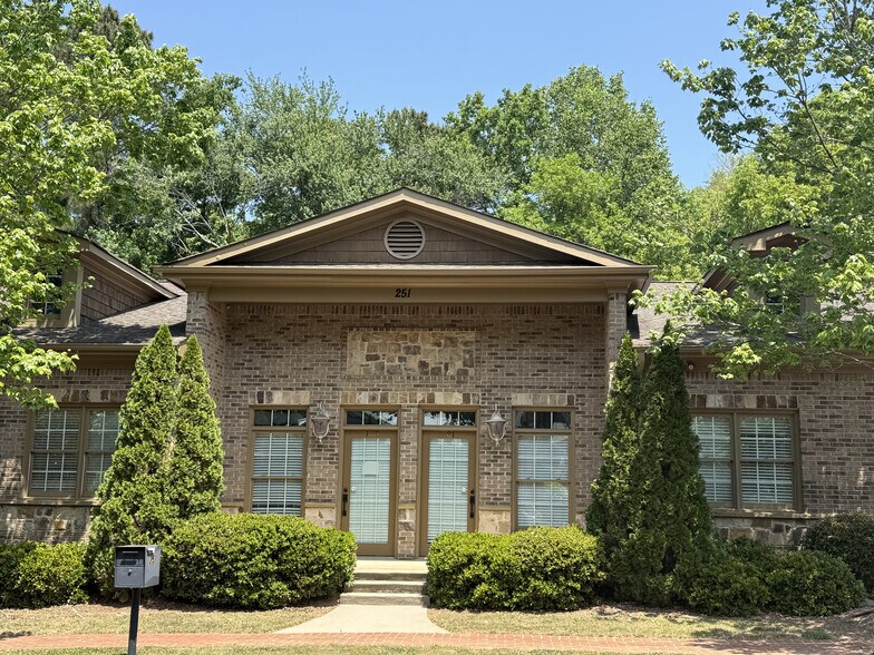 More Photos Of 251 Heritage Walk, Woodstock Medical For Lease