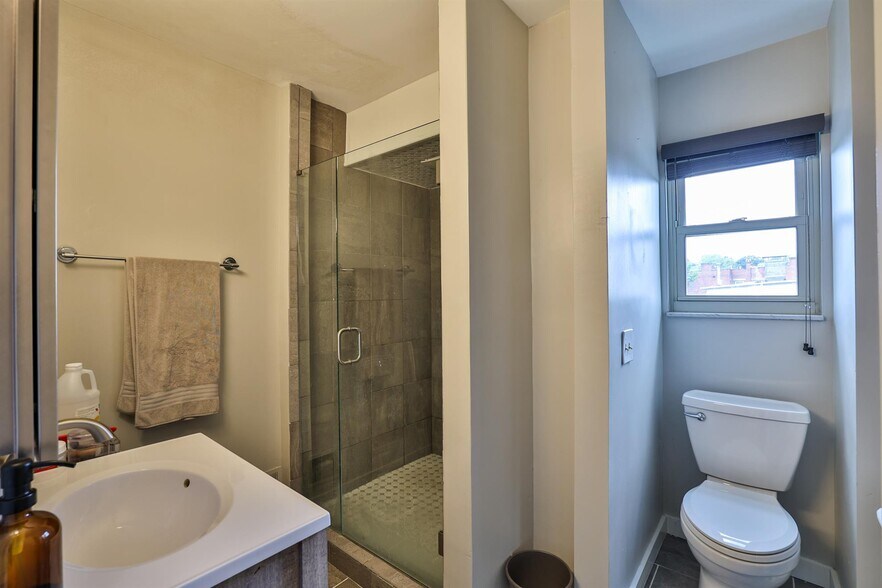 More Photos Of 2039 Madison Rd, Cincinnati Storefront Retail Office For Sale