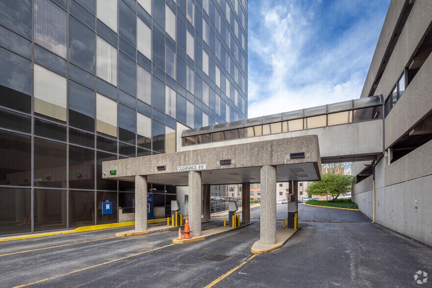 More Photos Of 301 E Main St, Lexington Office For Lease