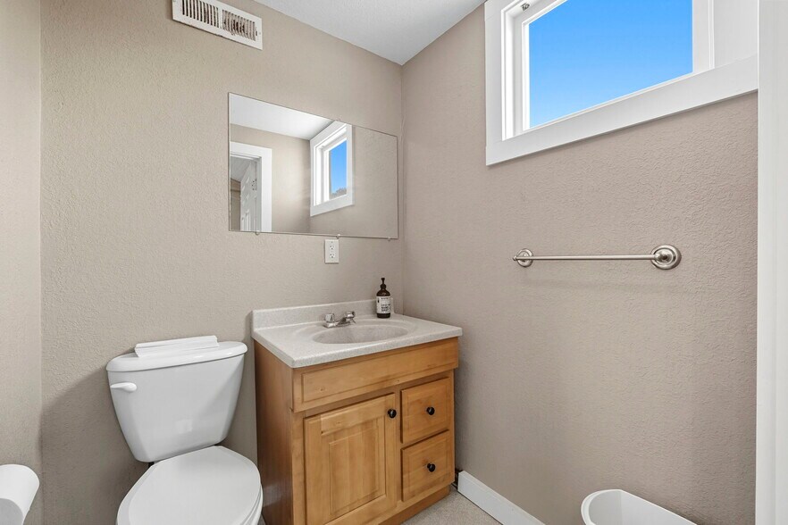 More Photos Of 635 E Business 30, Columbia City Showroom For Sale