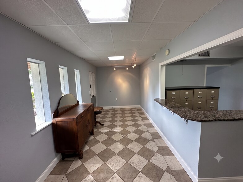 More Photos Of 6100 N Nebraska Ave, Tampa Office For Lease