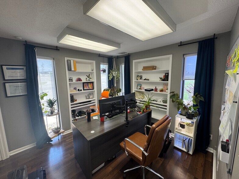 More Photos Of 909 N Scott Ave, Belton Warehouse For Sale