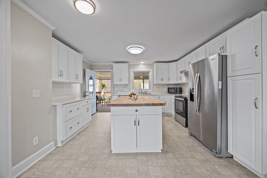 More Photos Of 10612 Durham Rd, Timberlake Flex For Sale