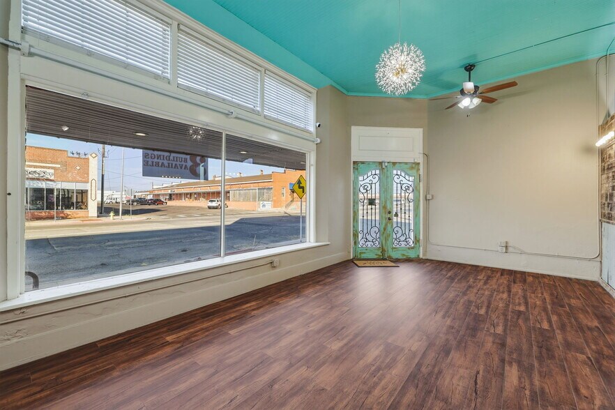 More Photos Of 318 N Chadbourne St, San Angelo Storefront For Sale