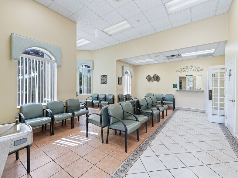 More Photos Of 1414 E Main St, Leesburg Medical For Sale