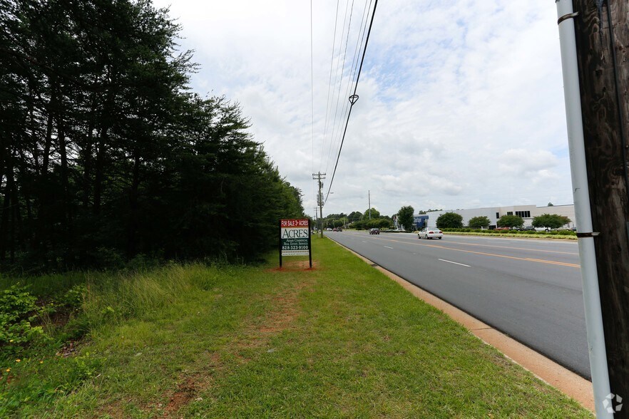 More Photos Of SE 8th Street Dr, Hickory Land For Sale