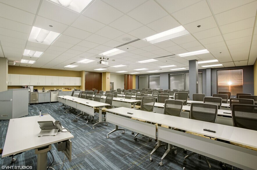 More Photos Of 12412 Powerscourt Dr, Des Peres Unknown For Lease