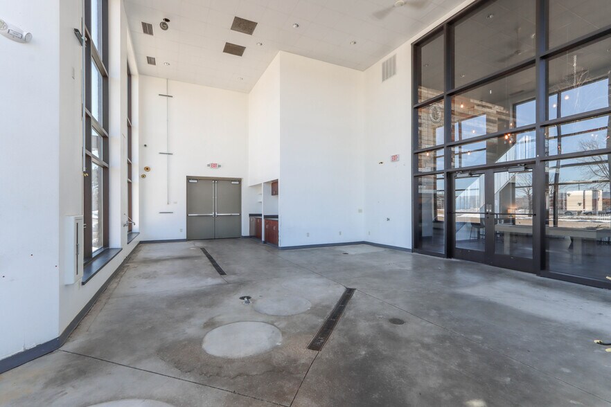 More Photos Of 1740 Park Ave, Plover Storefront Retail Office For Lease