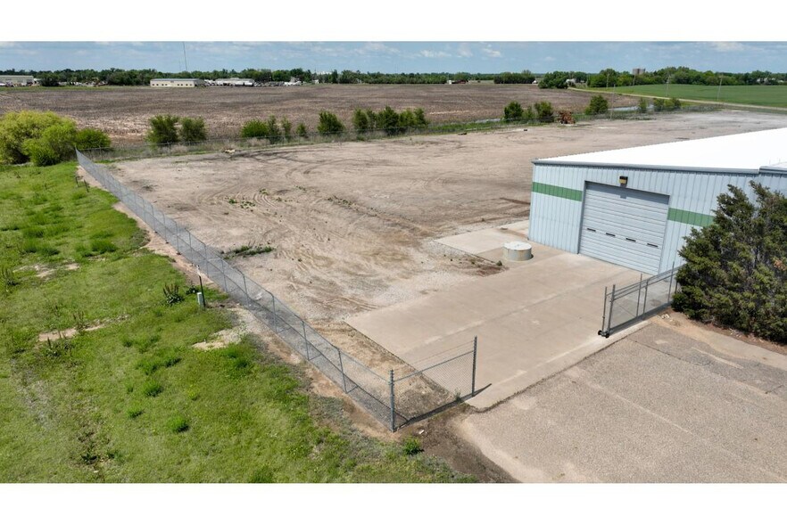 More Photos Of SE 241 SE 10 Ave, Great Bend Warehouse For Sale