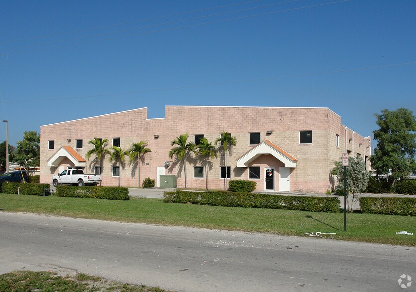 More Photos Of 2201-2221 NW 22nd St, Pompano Beach Flex For Lease