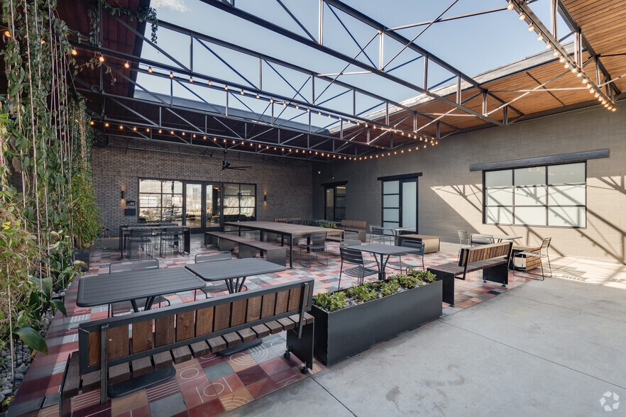 More Photos Of 119-127 Manufacturing St, Dallas Unknown For Lease