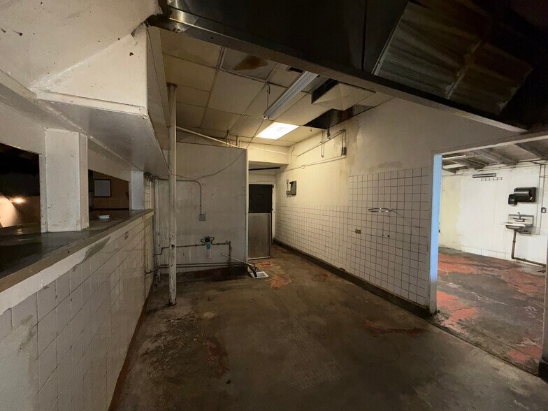 More Photos Of 470 S Rosemead Blvd, Pasadena General Retail For Sale