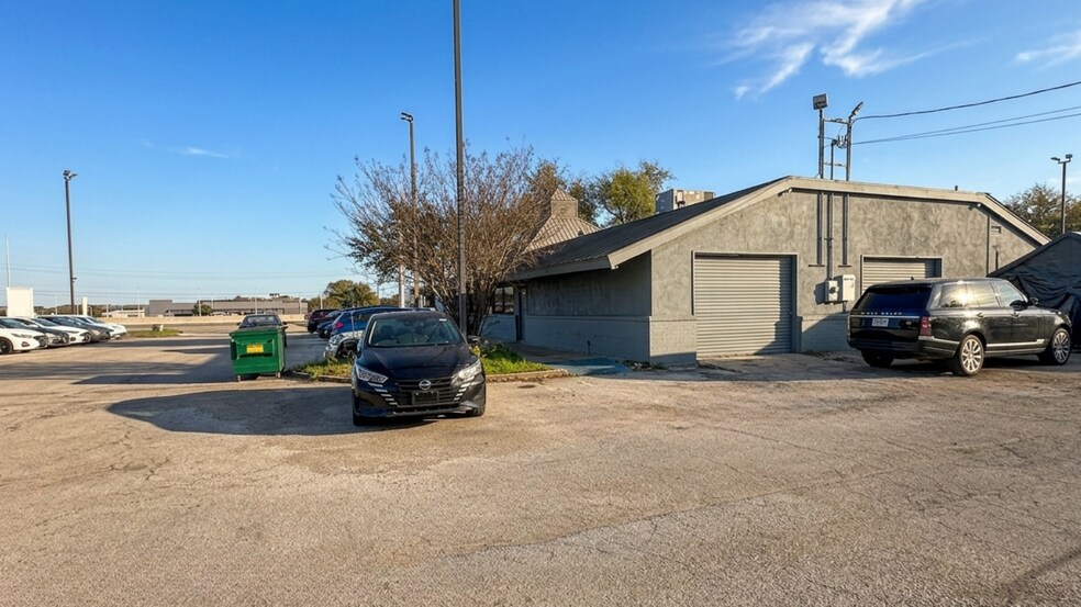 More Photos Of 13038 Research Blvd, Austin Freestanding For Lease