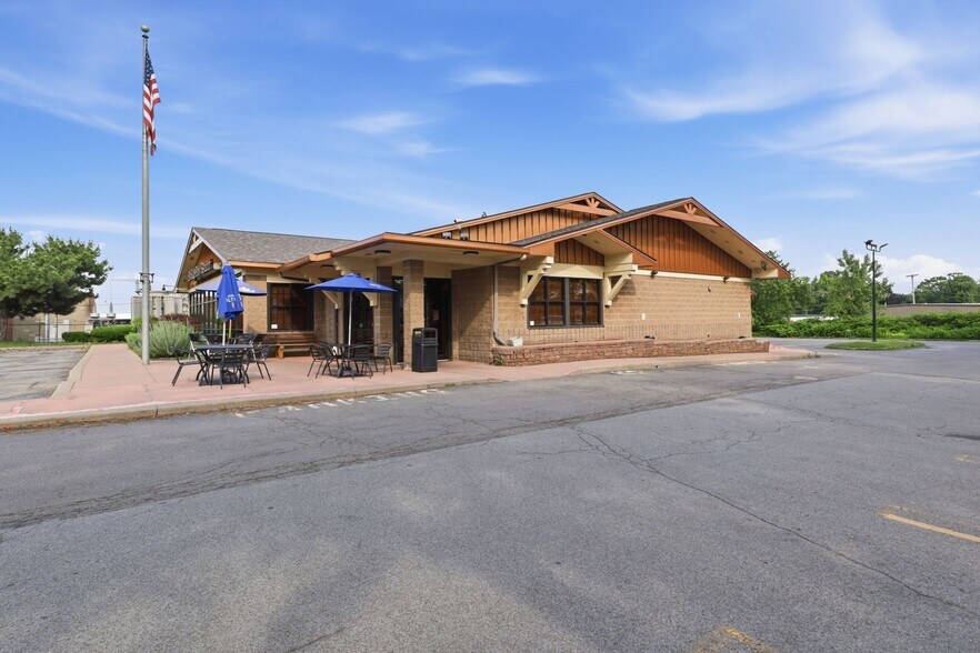 More Photos Of 1925 E Ridge Rd, Rochester Restaurant For Sale