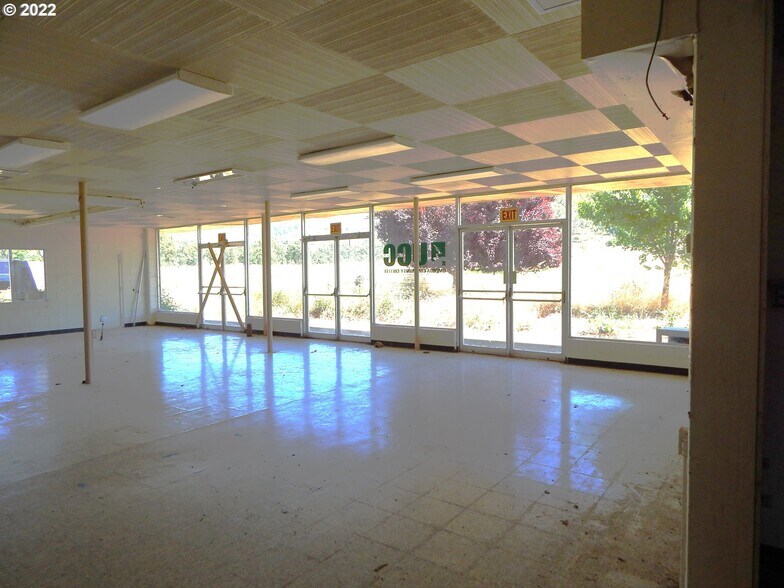 More Photos Of 400 Grant Smith Rd, Roseburg Specialty For Lease