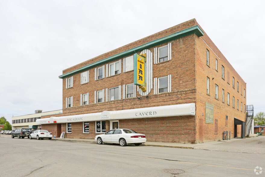 Primary Photo Of 2014 19th Ave, Didsbury Hotel For Lease