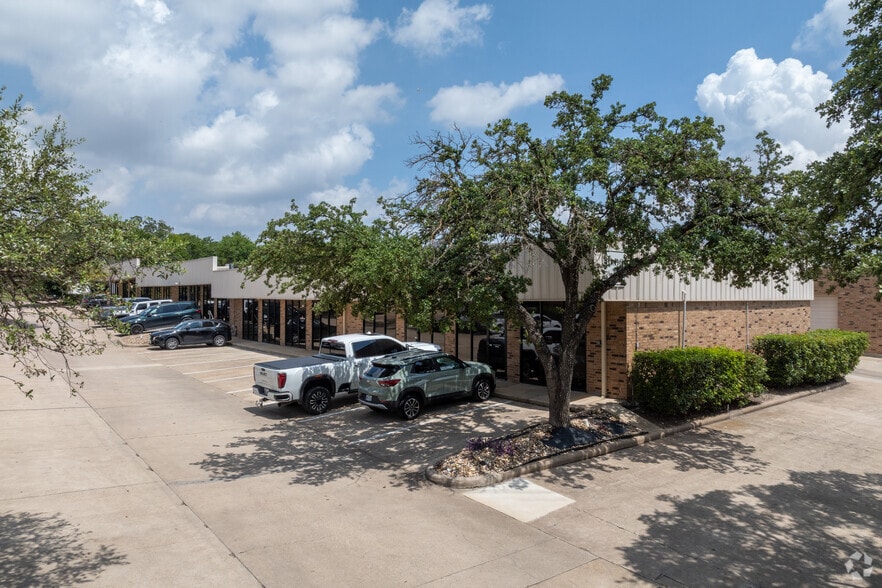 More Photos Of 8906 Wall St, Austin Unknown For Lease