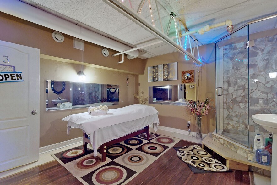 More Photos Of 4801 Keele St, Toronto Warehouse For Sale