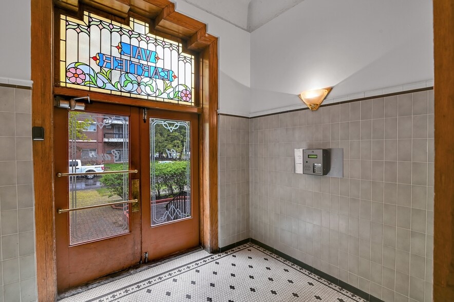 More Photos Of 61 Cartier St, Ottawa Apartments For Sale