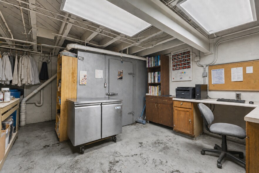 More Photos Of 17001 W Greenfield Ave, New Berlin Restaurant For Sale