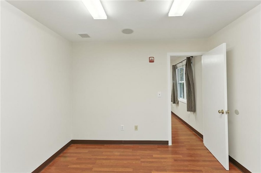 More Photos Of 2789 Post Rd, Warwick Office Residential For Sale