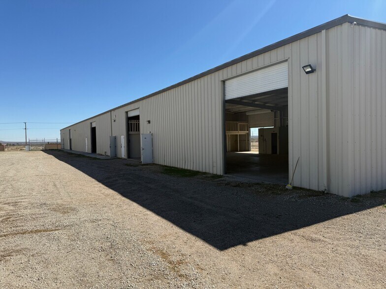 More Photos Of 19331-19441 Neuralia Rd, California City Warehouse For Sale