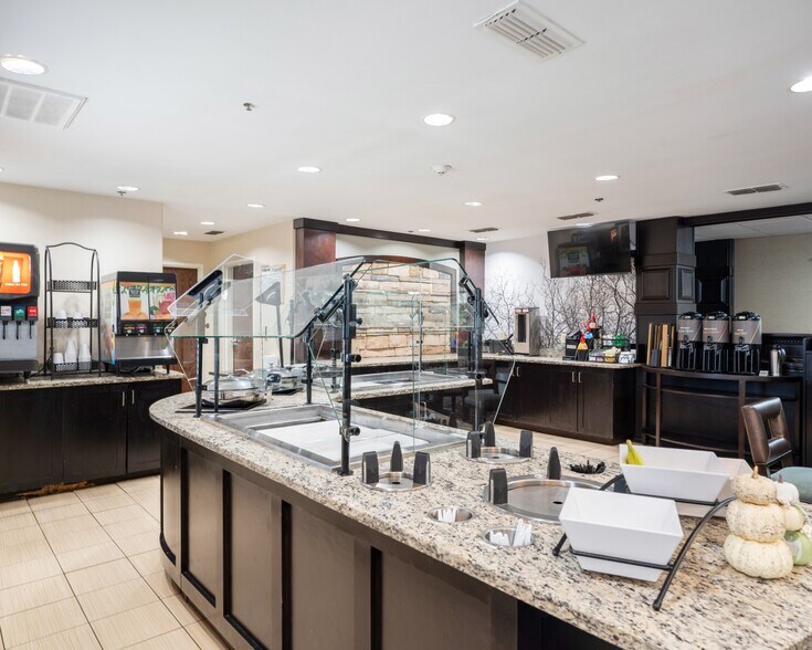 More Photos Of 2515 19th St, Lubbock Hotel For Sale