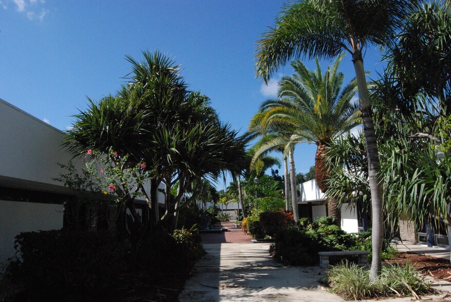 More Photos Of 1551 Forum Pl, West Palm Beach Office For Lease