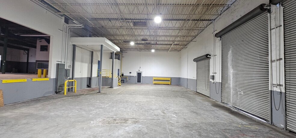 More Photos Of 13290 E Daum Dr, City of Industry Manufacturing For Sale