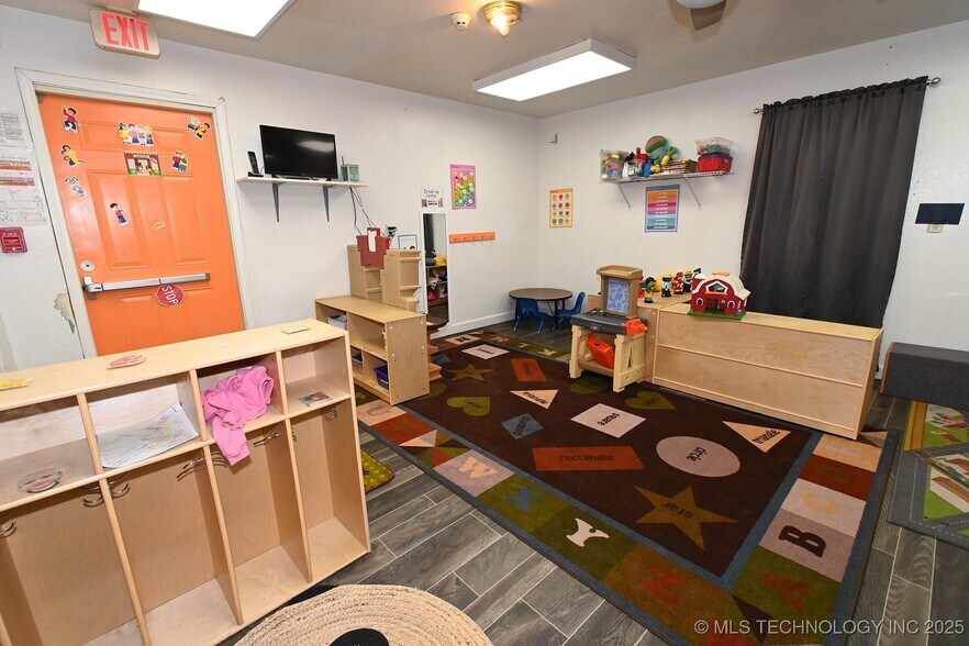 More Photos Of 1104 Campbell Rd, Warner Freestanding For Sale