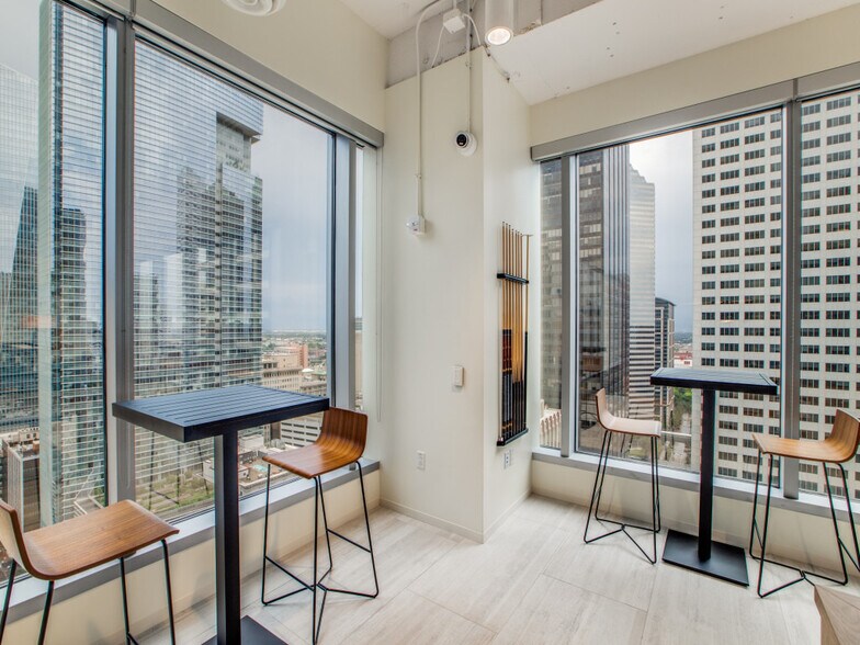 More Photos Of 1000 Main St, Houston Coworking Space