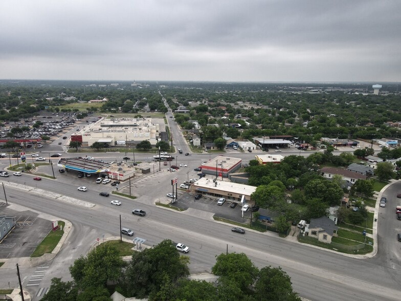 More Photos Of 129-137 Bandera Rd, San Antonio Storefront For Lease