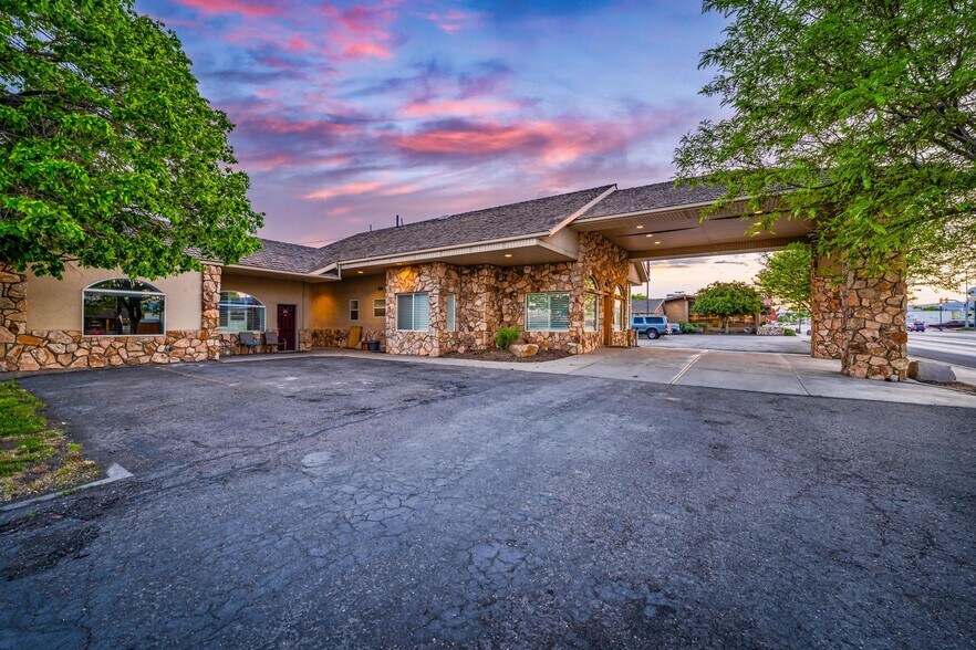 More Photos Of 423 W Main St, Vernal Hotel For Sale