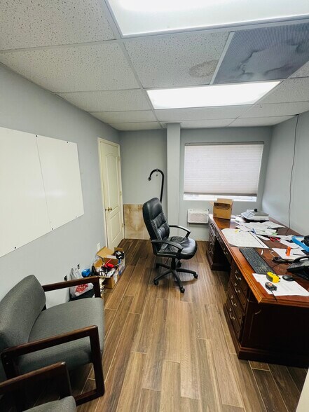 More Photos Of 590 N Main St, Leeds Manufacturing For Sale