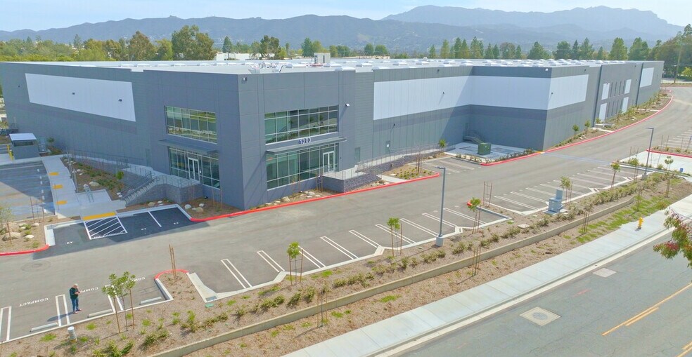 More Photos Of 1300 Lawrence, Thousand Oaks Manufacturing For Lease