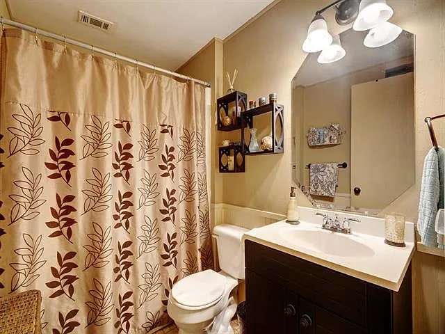 More Photos Of 1301 E Main St, Round Rock Specialty For Sale