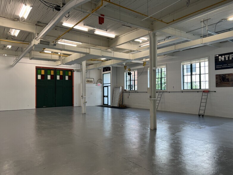 More Photos Of 1892 Rue Payette, Montréal Flex For Lease