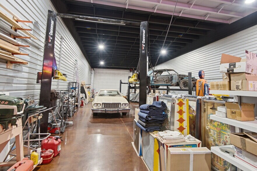 More Photos Of 9337 Commerce Center St, Highlands Ranch Showroom For Sale