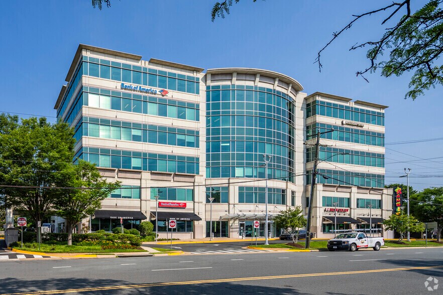 More Photos Of 1934 Old Gallows Rd, Vienna Office For Lease