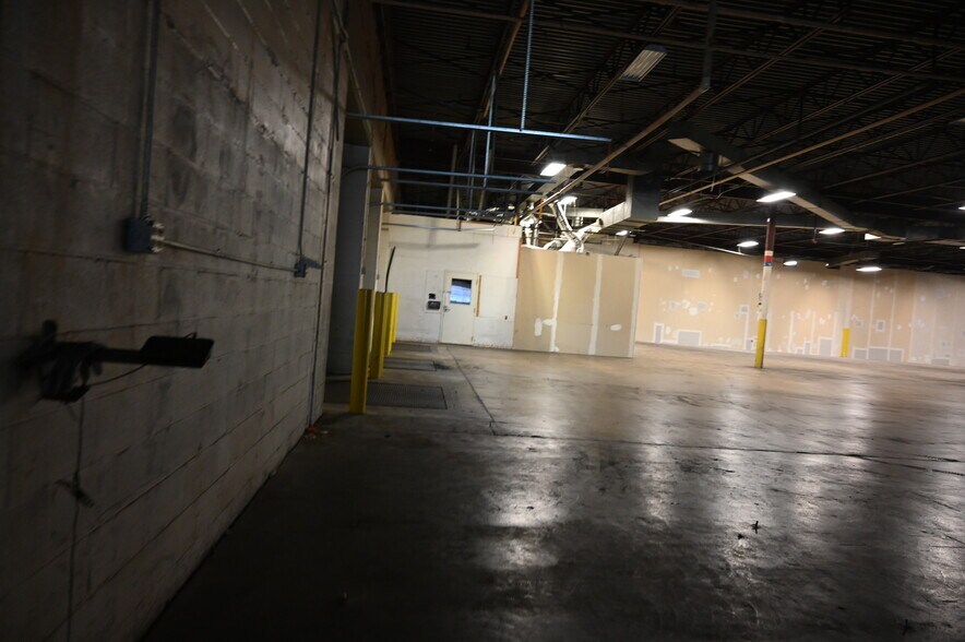More Photos Of 2300 Claremont Ave, Ashland Freestanding For Lease
